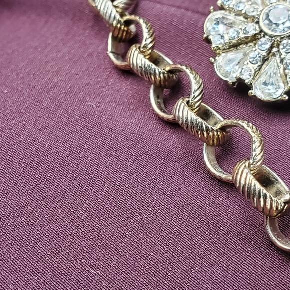 Betsey Johnson Iconic Flower & Gem Frontal Necklace - Picture 9 of 10